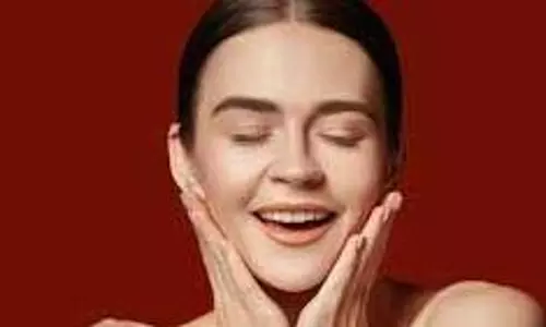 Beauty Tips: चेहरे पर लगाएं ये लाल फेस पैक, त्वचा में आएगा गुलाबी निखार Beauty Tips: चेहरे पर लगाएं ये लाल फेस पैक, त्वचा में आएगा गुलाबी निखार