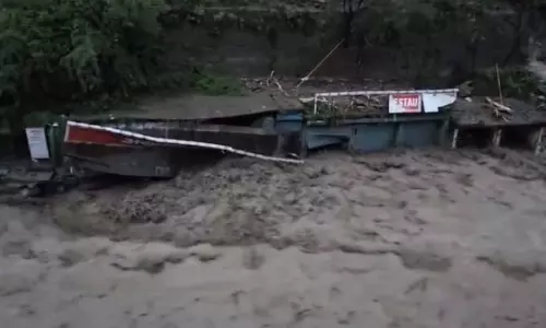 पर्यटन स्थल में आई तबाही, कई लोगों के बहने की खबर पर्यटन स्थल में आई तबाही, कई लोगों के बहने की खबर