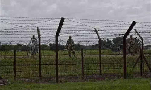 Punjab : 3 करोड़ की हैरोइन सहित 3 तस्कर गिरफ्तार, एक ड्रोन जब्त Punjab : 3 करोड़ की हैरोइन सहित 3 तस्कर गिरफ्तार, एक ड्रोन जब्त