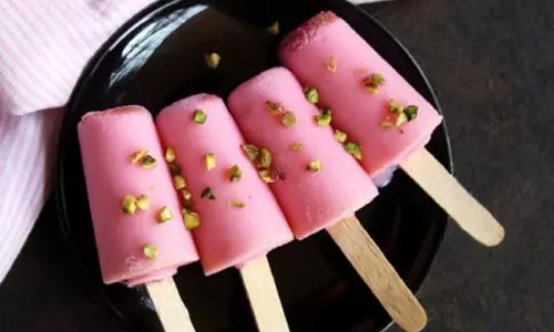 Rose Kulfi: : इस लाजवाब डिश को एंजॉय करें