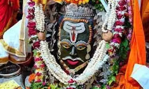 Ujjain : ज्योतिर्लिंग को नुकसान से बचाने के लिए महाकाल मंदिर ने उठाया अहम कदम, जानें क्या है नया नियम Ujjain : ज्योतिर्लिंग को नुकसान से बचाने के लिए महाकाल मंदिर ने उठाया अहम कदम, जानें क्या है नया नियम