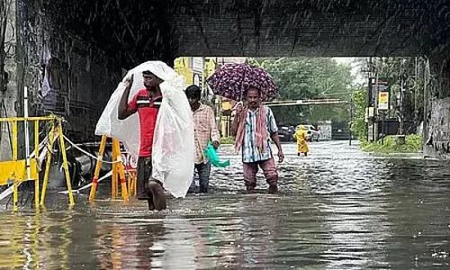 चेन्नई में सुबह-सुबह भारी बारिश हुई: 80 मिमी. मयलापुर में बारिश दर्ज की गई चेन्नई में सुबह-सुबह भारी बारिश हुई: 80 मिमी. मयलापुर में बारिश दर्ज की गई