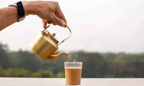 खाली पेट चाय पीना पड़ सकता है भारी, शरीर को कर सकता है बीमार