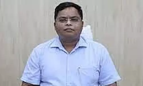 Indore : कलेक्टर शिवम वर्मा ने अधिकारियों को काम में ढिलाई बरतने पर चेताया