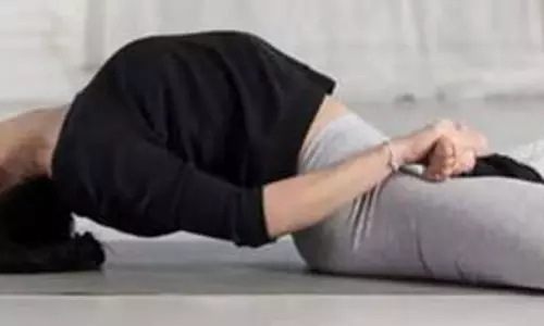 मत्स्यासन: बेली फैट घटाने में मददगार, अस्थमा के मरीजों के लिए भी फायदेमंद