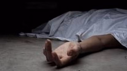 Mirzapur: तालाब हादसे में किशोर की मौत, चुपचाप हुआ अंतिम संस्कार Mirzapur: तालाब हादसे में किशोर की मौत, चुपचाप हुआ अंतिम संस्कार