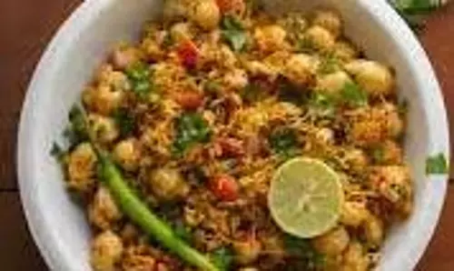 Makhana Chaat Recipe: नाश्ते में खाएं मखाने से बनी हाई प्रोटीन चाट Makhana Chaat Recipe: नाश्ते में खाएं मखाने से बनी हाई प्रोटीन चाट