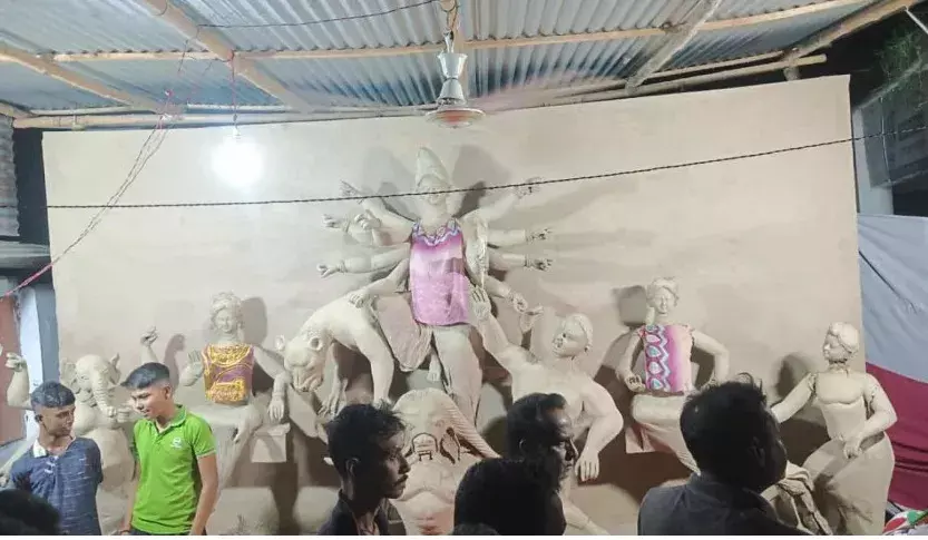 Dhaka: काली मंदिर में तोड़फोड़, मूर्तियों को पहुंचाई क्षति