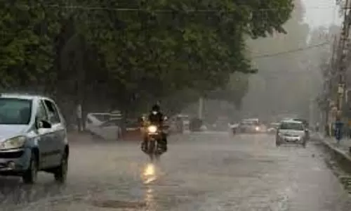 Jammu Kashmir : एक बार फिर मौसम ने ली करवट, जमकर बरसे बादल Jammu Kashmir : एक बार फिर मौसम ने ली करवट, जमकर बरसे बादल