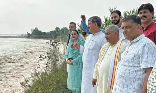 सत शर्मा, जुगल किशोर ने बाढ़ प्रभावित श्योर चक का दौरा किया