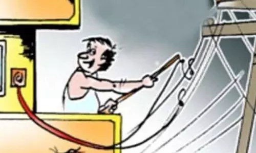 Lucknow: बिजली चोरी करने वालों पर कड़ा शिकंजा