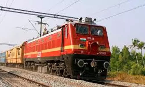 Etawah: चलती ट्रेन में आग की घटना, यात्रियों में डर