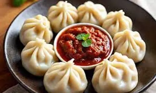 Momos Recipe: घर पर बनाएं रेस्टोरेंट जैसे टेस्टी मोमोज Momos Recipe: घर पर बनाएं रेस्टोरेंट जैसे टेस्टी मोमोज