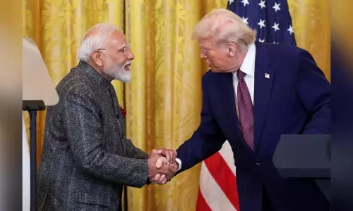 रूसी तेल खरीदने से अमेरिका को नुकसान, ट्रेड वार्ता के बीच नवारो का दावा- भारत चीन के साथ असहज रूसी तेल खरीदने से अमेरिका को नुकसान, ट्रेड वार्ता के बीच नवारो का दावा- भारत चीन के साथ असहज