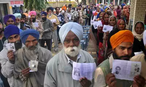 Punjab: चुनाव आयोग के इनकार के बावजूद अधिकारियों को दो दिन के लिए कार्यमुक्त किया गया Punjab: चुनाव आयोग के इनकार के बावजूद अधिकारियों को दो दिन के लिए कार्यमुक्त किया गया