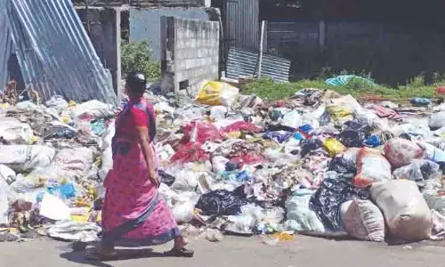 Chennai: ओल्ड वाशरमेनपेट में खाली ज़मीन कूड़ेदान में तब्दील Chennai: ओल्ड वाशरमेनपेट में खाली ज़मीन कूड़ेदान में तब्दील