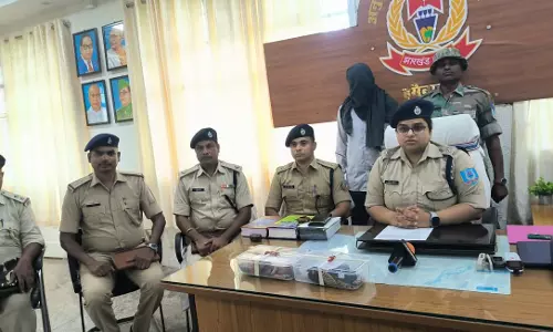 Palamu: पत्नी की गला दबाकर हत्या का आरोपी पति गिरफ्तार Palamu: पत्नी की गला दबाकर हत्या का आरोपी पति गिरफ्तार