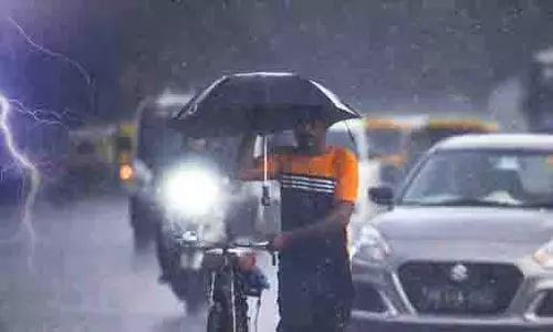 Odisha में आज गरज के साथ मध्यम बारिश होने की संभावना