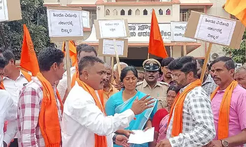 मद्दूर घटना पर आक्रोश: विहिप, बजरंग दल का प्रदर्शन मद्दूर घटना पर आक्रोश: विहिप, बजरंग दल का प्रदर्शन
