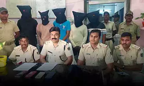 Rourkela में खच्चर खाता रैकेट का भंडाफोड़, 5 गिरफ्तार Rourkela में खच्चर खाता रैकेट का भंडाफोड़, 5 गिरफ्तार