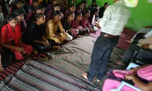 Loisingha लड़कियों के लिए करियर परामर्श शिविर आयोजित Loisingha लड़कियों के लिए करियर परामर्श शिविर आयोजित
