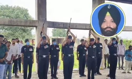 Ratlam: 19 दिन बाद सूबेदार दिलबाग सिंह को मिली शहादत की पहचान Ratlam: 19 दिन बाद सूबेदार दिलबाग सिंह को मिली शहादत की पहचान