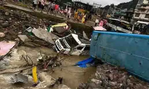Himachal: मंडी हाउस ढहने से 3 की मौत, धर्मपुर बस स्टैंड में पानी भरा Himachal: मंडी हाउस ढहने से 3 की मौत, धर्मपुर बस स्टैंड में पानी भरा
