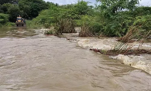 बागलकोट में बारिश: मकान क्षतिग्रस्त, पुल जलमग्न