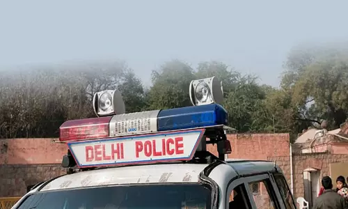 New Delhi: पुलिसकर्मी बनकर बदमाशों ने की 1.4 करोड़ की लूट