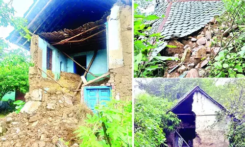 तबाही के साथ जान लेने पर उतरी बरसात, मंडी में घर जमींदोज तबाही के साथ जान लेने पर उतरी बरसात, मंडी में घर जमींदोज