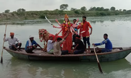 West Burdwan: पूजा से पहले बारिश ने व्यवसायियों की उम्मीदें भंग की