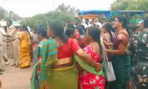 Telangana में आंगनवाड़ी शिक्षक सड़कों पर उतरे, गिरफ्तार, 25 सितंबर को सचिवालय चलो की योजना