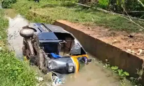 Salepur: नहर में ऑटो गिरने से 10 छात्रों को बचाया गया Salepur: नहर में ऑटो गिरने से 10 छात्रों को बचाया गया