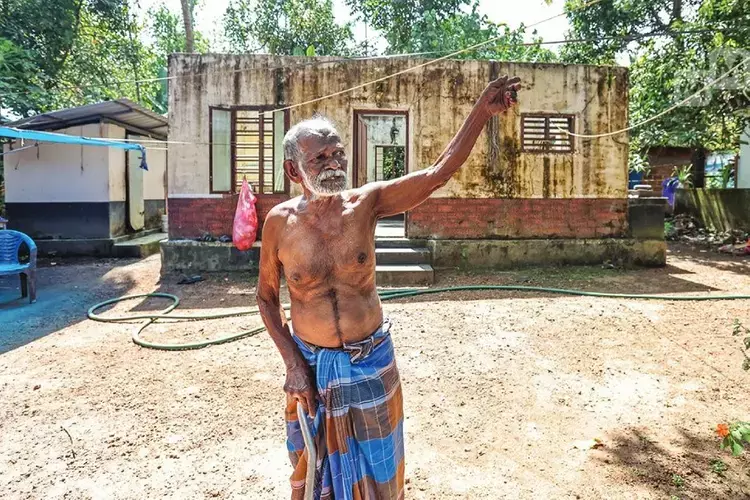 Kerala : 77 वर्षीय कोचू वेलायुधन ने सुरेश गोपी से मदद मांगी लेकिन याचिका खारिज कर दी गई Kerala : 77 वर्षीय कोचू वेलायुधन ने सुरेश गोपी से मदद मांगी लेकिन याचिका खारिज कर दी गई