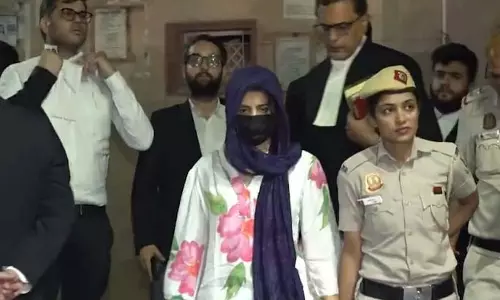 Delhi में वित्त मंत्रालय के अधिकारी की हत्या करने वाली बीएमडब्ल्यू कार चलाने वाली महिला Delhi में वित्त मंत्रालय के अधिकारी की हत्या करने वाली बीएमडब्ल्यू कार चलाने वाली महिला