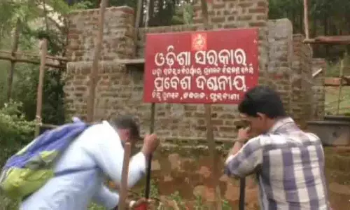 Kandhamal: अतिक्रमण विरोधी आंदोलन, स्कूल की जमीन को लेकर हंगामा Kandhamal: अतिक्रमण विरोधी आंदोलन, स्कूल की जमीन को लेकर हंगामा