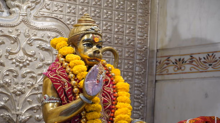 मंगलवार विशेष: बजरंगबली के अद्भुत मंत्र से मिलेगा बल और विजय मंगलवार विशेष: बजरंगबली के अद्भुत मंत्र से मिलेगा बल और विजय
