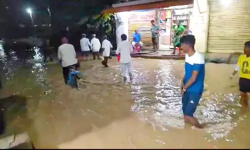 भारी बारिश: घरों में पानी घुसा