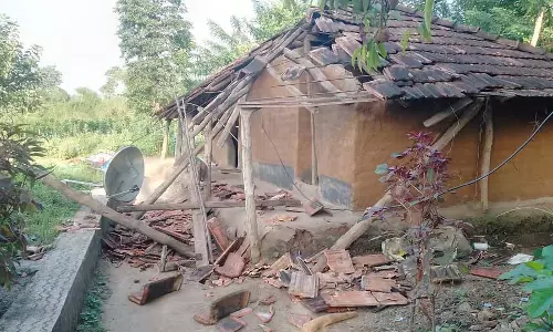 Karnataka : अकेले भेड़िये के हमले में घर क्षतिग्रस्त Karnataka : अकेले भेड़िये के हमले में घर क्षतिग्रस्त