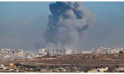 Israel के रक्षा मंत्री ने रात भर के भीषण हमलों के बाद कहा, गाज़ा जल रहा Israel के रक्षा मंत्री ने रात भर के भीषण हमलों के बाद कहा, गाज़ा जल रहा