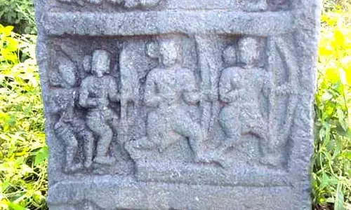 Nayakanahatti : तुरुगोल वीरगल्लु शिलालेख की खोज की गई Nayakanahatti : तुरुगोल वीरगल्लु शिलालेख की खोज की गई