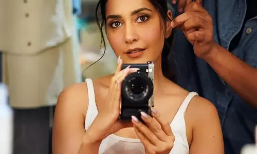 Raashii Khanna ने तेलुसु कड़ा के सेट पर अपने विचित्र त्रिकोण प्रेम का खुलासा किया Raashii Khanna ने तेलुसु कड़ा के सेट पर अपने विचित्र त्रिकोण प्रेम का खुलासा किया