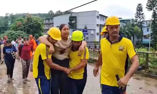 Uttarakhand: देहरादून में जलमग्न संस्थान से 200 छात्रों को बचाया गया Uttarakhand: देहरादून में जलमग्न संस्थान से 200 छात्रों को बचाया गया