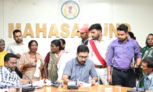 कलेक्टर ने जनचौपाल में सुनी आमजनों की समस्याएं