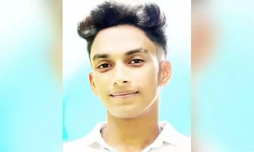 पिकअप ट्रक और बाइक की टक्कर में घायल हुए प्लस टू के छात्र की इलाज के दौरान मौत हो गई पिकअप ट्रक और बाइक की टक्कर में घायल हुए प्लस टू के छात्र की इलाज के दौरान मौत हो गई