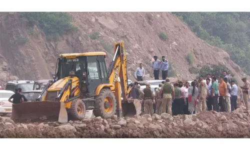 JPWD प्रधान सचिव ने जम्मू-श्रीनगर राष्ट्रीय राजमार्ग का किया निरीक्षण