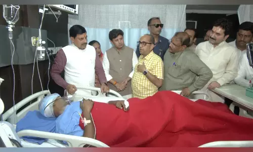 इंदौर ट्रक हादसा: CM मोहन यादव ने घायलों से मुलाकात की, सख्त कार्रवाई का भरोसा दिया इंदौर ट्रक हादसा: CM मोहन यादव ने घायलों से मुलाकात की, सख्त कार्रवाई का भरोसा दिया