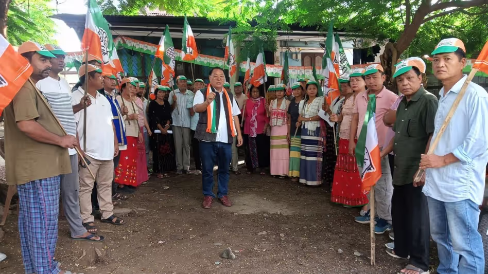 APCC ने पासीघाट में वोट चोर गद्दी चोर हस्ताक्षर अभियान शुरू किया APCC ने पासीघाट में वोट चोर गद्दी चोर हस्ताक्षर अभियान शुरू किया