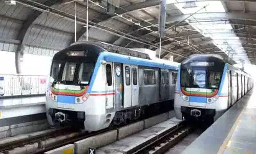 Hyderabad मेट्रो में महिलाओं ने की उत्पीड़न की शिकायत, अधिकांश मामले दर्ज नहीं कराए गए Hyderabad मेट्रो में महिलाओं ने की उत्पीड़न की शिकायत, अधिकांश मामले दर्ज नहीं कराए गए