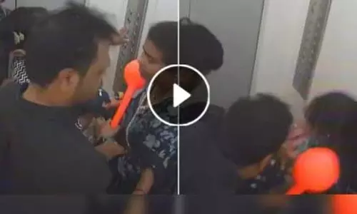 Pune के वाघोली में लिफ्ट गिरी, घटना सीसीटीवी में कैद Pune के वाघोली में लिफ्ट गिरी, घटना सीसीटीवी में कैद